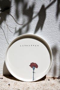 Liberdade - assiette en porcelaine Ed. Limitée. Luz Editions x Studio K